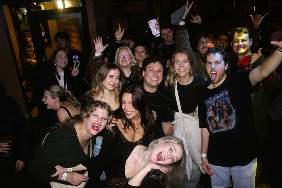 Edinburgh: Pub Crawl 7 Bars with 6 Shots - Should you book the Edinburgh pub crawl?