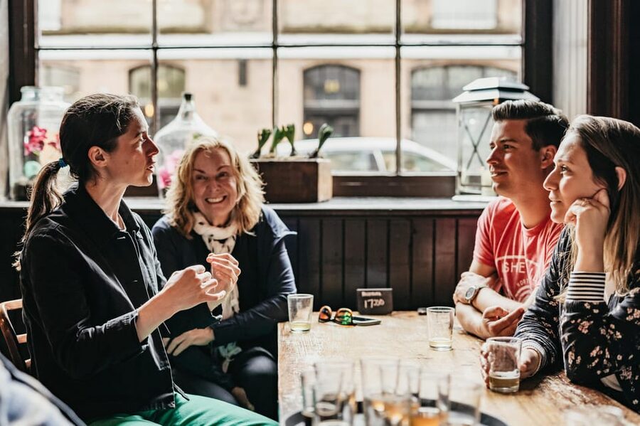 Edinburgh: Pubs and History Guided Walking Tour with Beer - The first Old Town pub stop