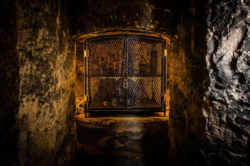 Edinburgh: The Lost Close Underground Scotch Whisky Tasting - The first dram: an easy way into Scotch whisky