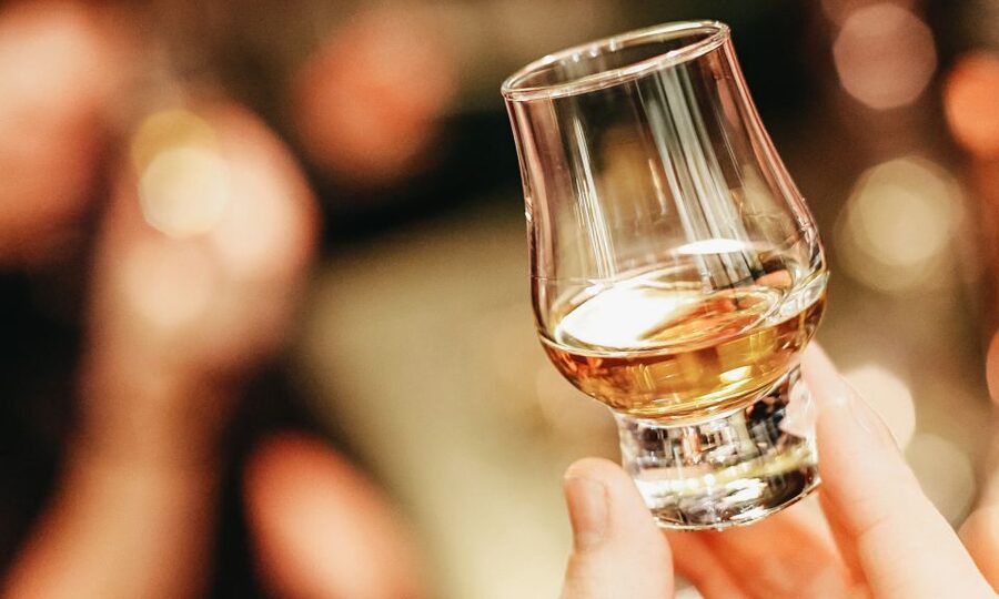 Edinburgh: Whisky Tasting with History and Storytelling - Four whiskies, four parts of Scotland