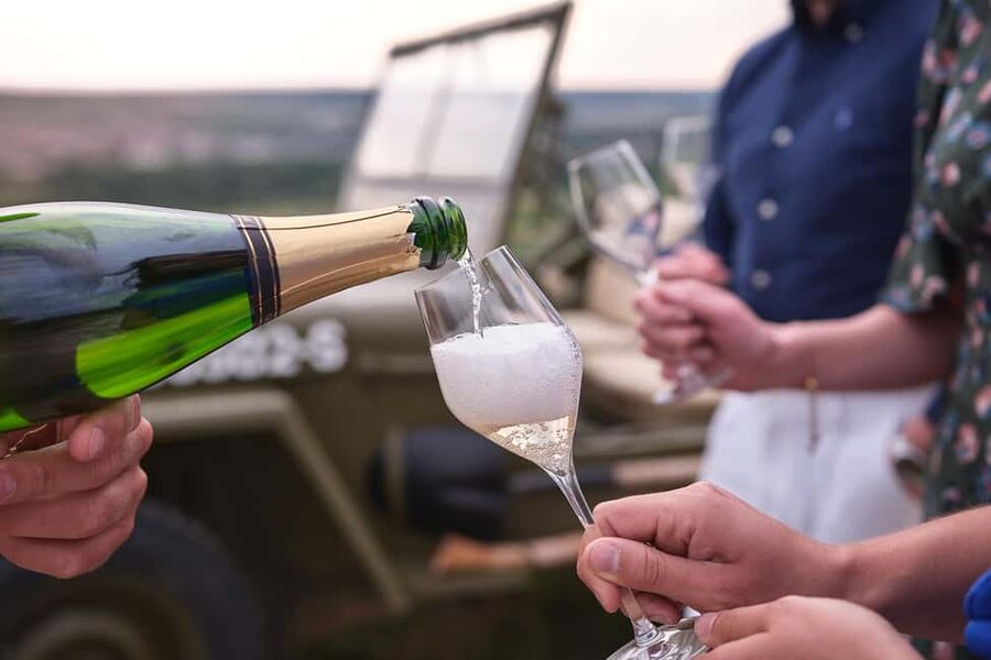 Epernay: Jeep tour of the vineyards with tasting and visits - Why the 1944 Jeep changes the tour
