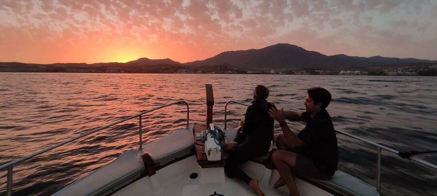 Estepona: Sunset boat trip & Cava & Tapa - Key details at a glance