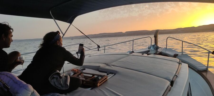 Estepona: Sunset boat trip & Cava & Tapa - Who will enjoy this cruise most