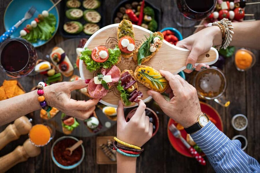 Faro City Portuguese Wine Tasting and Tapas Guided Tour - Three restaurants, three tasting moments