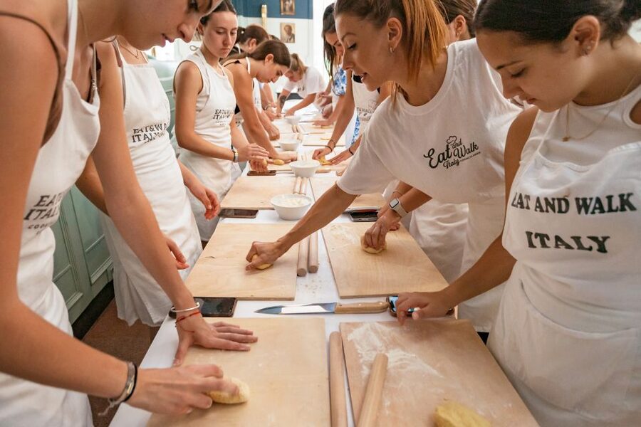 Fettuccine & Tiramisù: Cooking Class with Wine & Limoncello - Choosing between three classic sauces