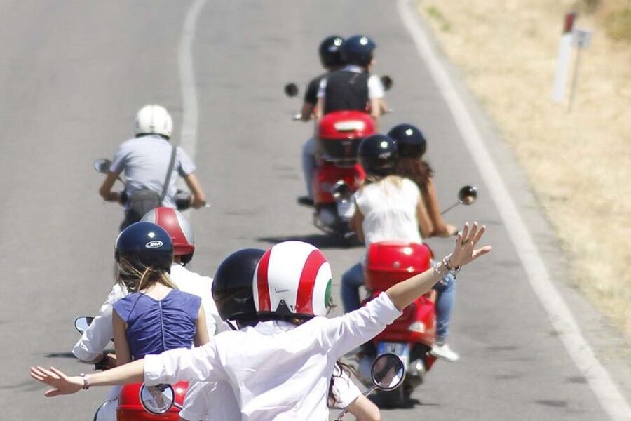 Florence/Badesse: Tuscany Group Vespa Tour with Wine Tasting - The scooter check matters