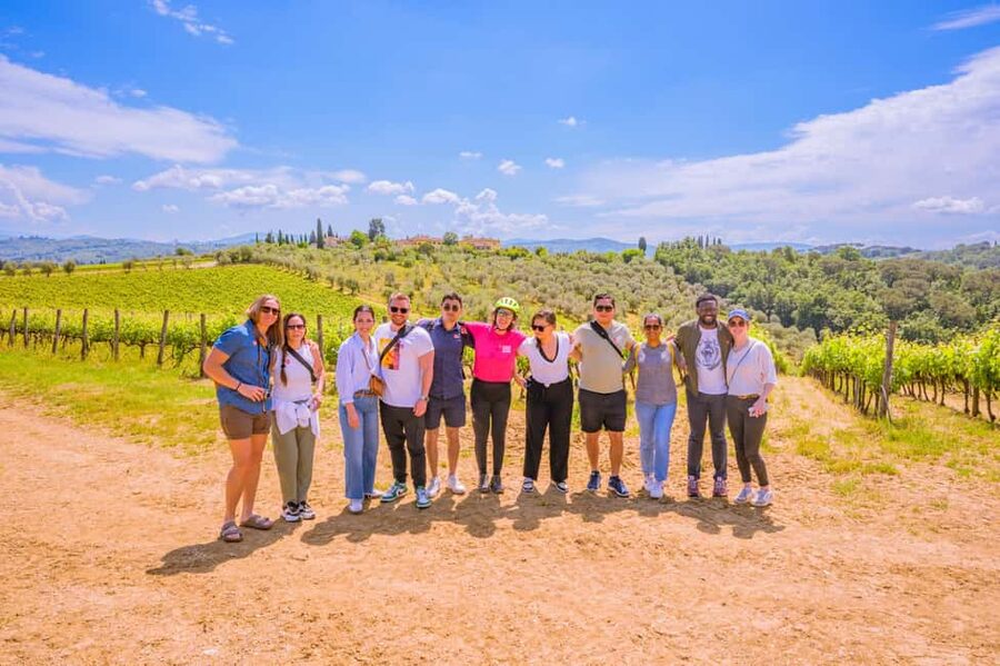 Florence: Chianti E-Bike Tour with Lunch & Two Wine Tastings - Group size, guides, and the pace of the day