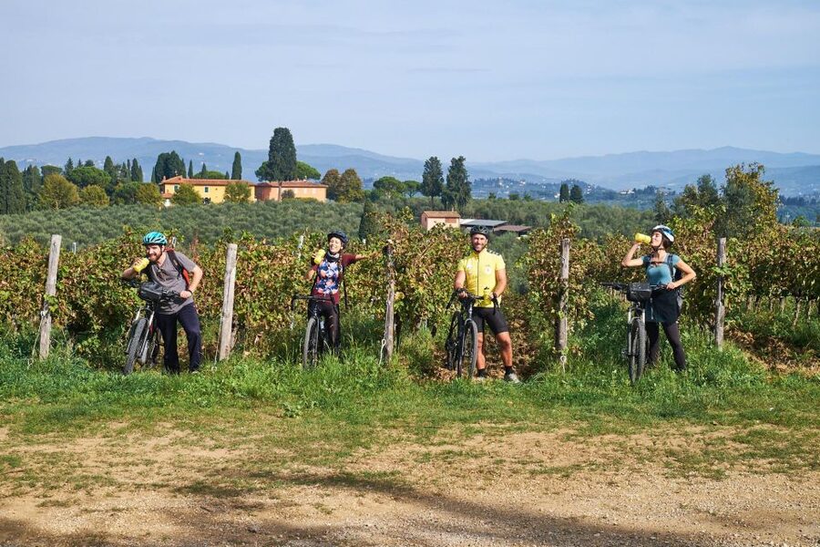 Florence: Chianti E-Bike Tour with Tuscan Lunch & Winery - Small groups and guide quality