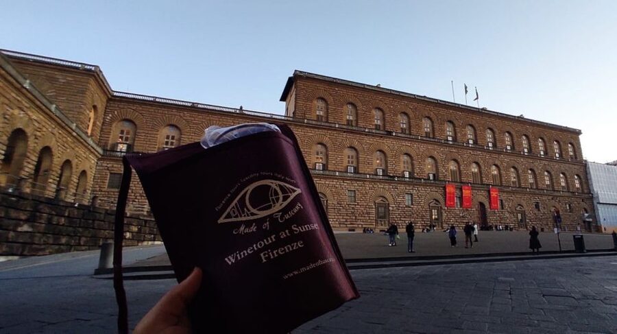 Florence: Sunset Sightseeing Tour and Wine Tasting - Piazza Pitti and the edge of Oltrarno