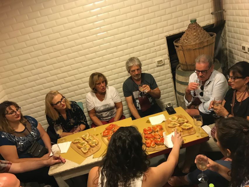 Florence: Sunset Sightseeing Tour and Wine Tasting - Back through Oltrarno, then toward the grand squares