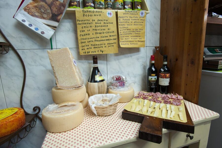 Florence: Sunset Wine and Food Tour - Tuscan starters: cured meats, truffle cheese, and local wine
