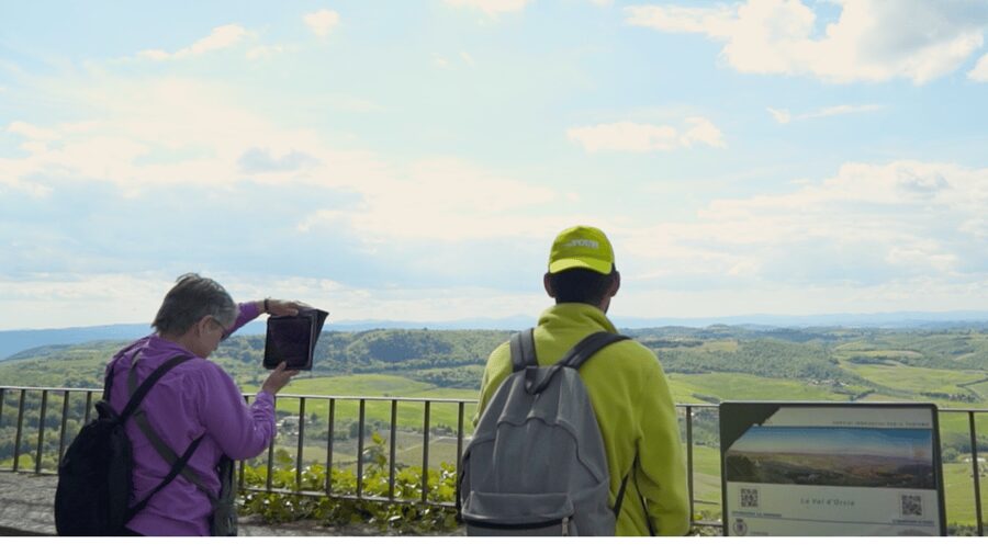 Florence: Val d’Orcia Wine Tasting & Lunch Small Group Tour - Pienza: a small town with a big view