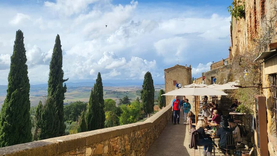 Florence: Val d’Orcia Wine Tasting & Lunch Small Group Tour - What the bus schedule means for your day