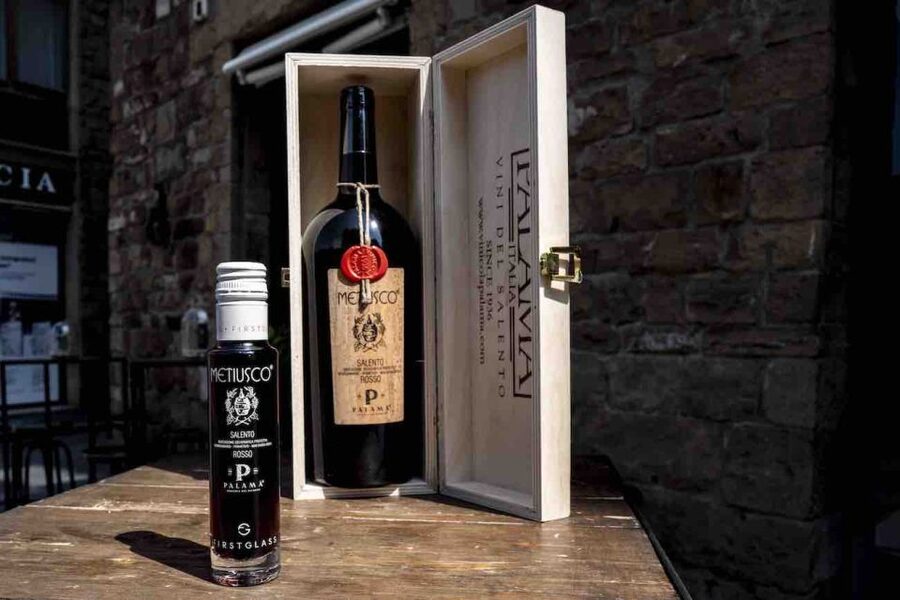 Florence: Wine-tasting Experience in Front of Ponte Vecchio - Chianti, Vermentino, and the two-wine choice