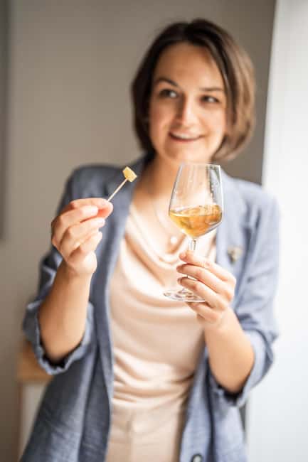 Frecnh Wine Tasting in City Center of Nice - Cheese, breadsticks, and the social side