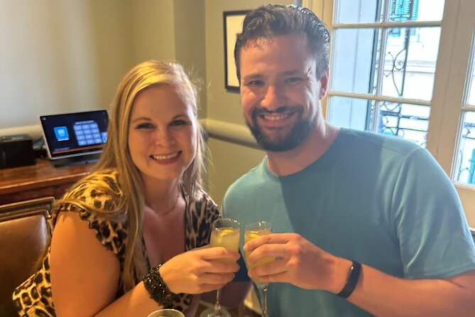 French Quarter Small-Group Cocktail and Foodie Crawl - The guide makes or breaks the evening