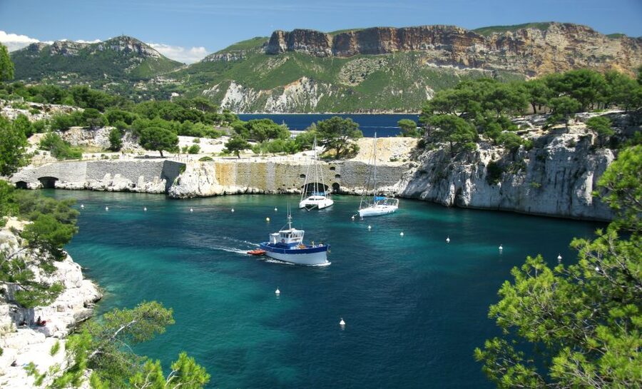 From Aix: Cassis Boat Ride & Provence Wine Tasting Day Tour - One hour among the Calanques