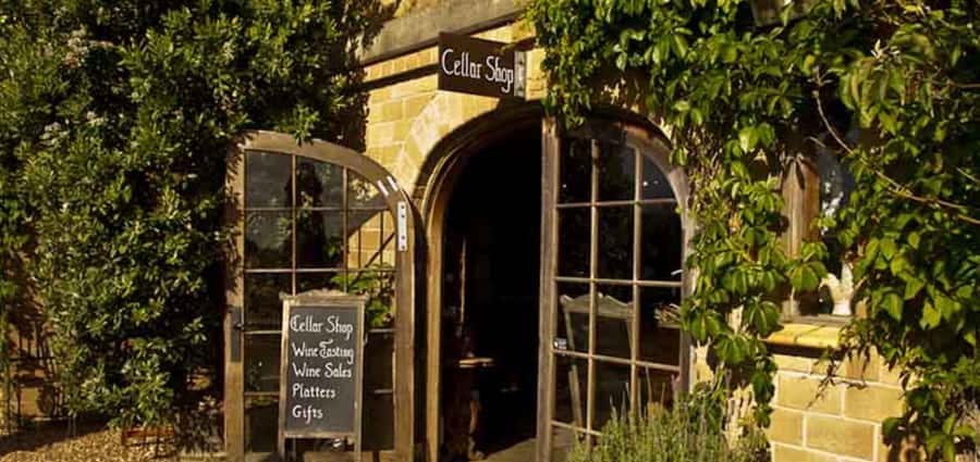From Auckland: Waiheke Island Wineries' Tour - Lunch gives the day breathing room