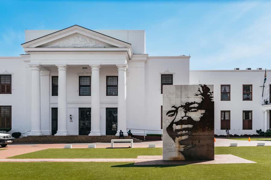From Cape Town: 3 Regions Wine Tour with 3 Estates, 15 Wines - Lunch in Franschhoek is flexible, not included