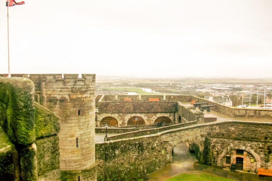 From Edinburgh: Stirling Castle, Loch Lomond & Whisky Tour - William Wallace, Braveheart, and the road through Stirlingshire