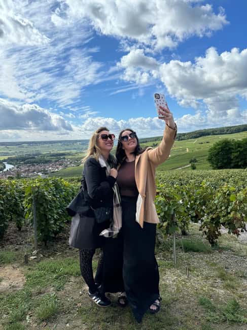 From Epernay : Bubble Champagne Tour 6 tastings - The Marne Valley view and the working vineyards