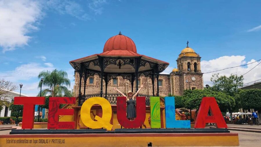 From Guadalajara: Tequila Town and Cantaritos El Guero - Pickup from Guadalajara in a white van