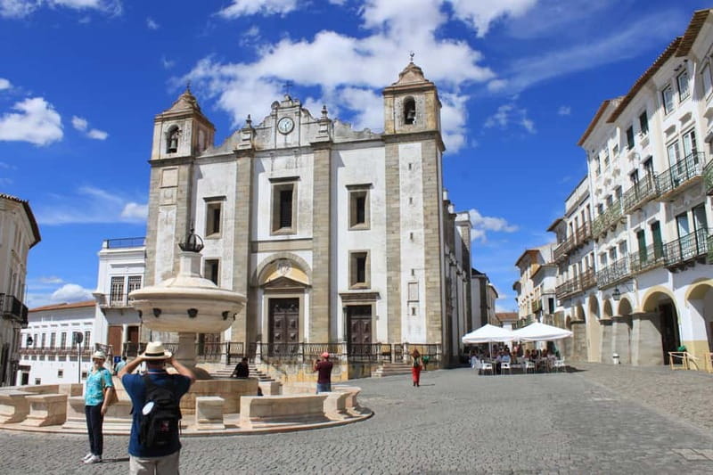 From Lisbon: Évora and Monsaraz with Regional Wine Tasting - Lunch and free time in Évora
