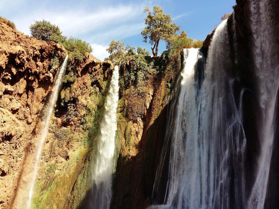 From Marrakech: Day Tour to Ouzoud Waterfalls - Pickup in Marrakech and the long road east