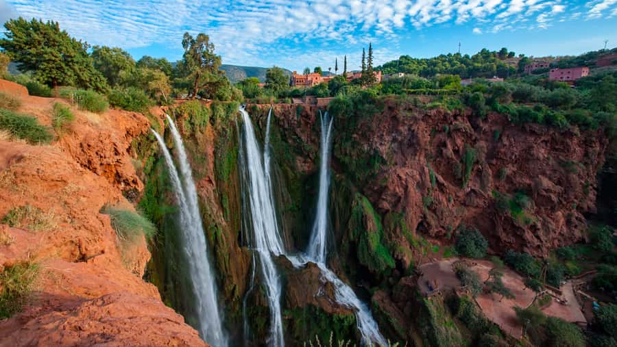 From Marrakech: Guided Ouzoud Waterfalls Tour with Boat Ride - The morning pickup and the road east