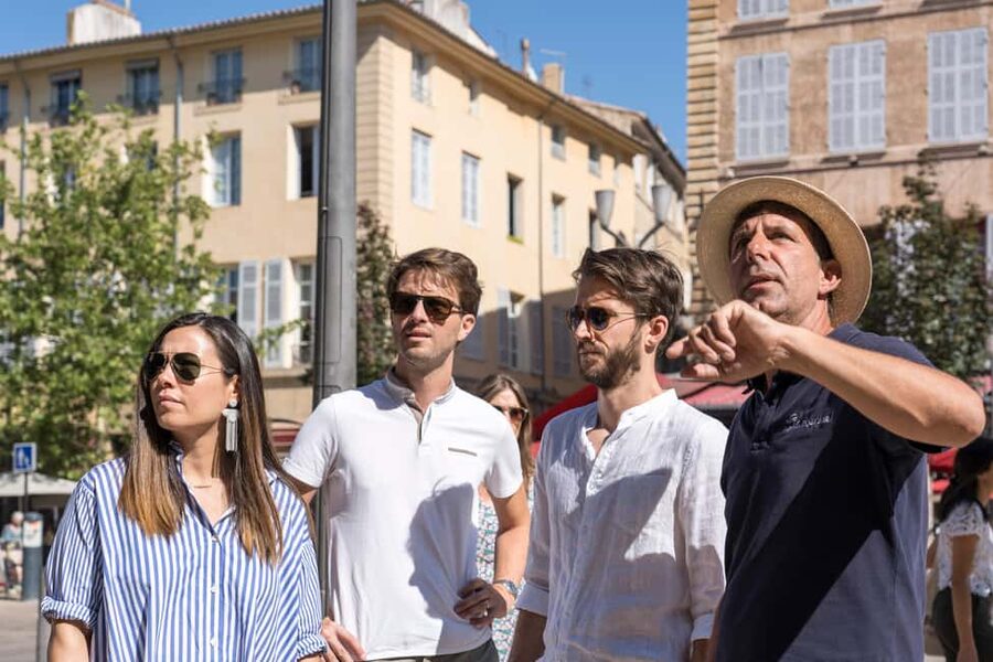 From Marseille: Provence Sightseeing Tour and Wine Tasting - Châteauneuf-du-Pape: a short introduction to famous wine country