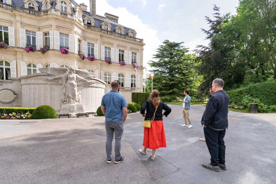 From Paris: Day Trip to Champagne with 8 Tastings & Lunch - What you learn about tasting Champagne