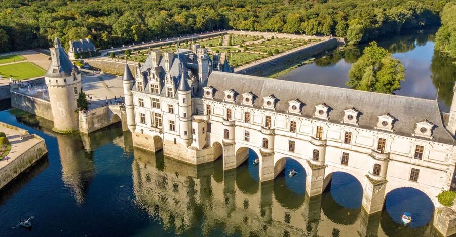 From Paris: Loire Valley Castles Day Trip With Wine Tasting - Chenonceau: the most graceful stop