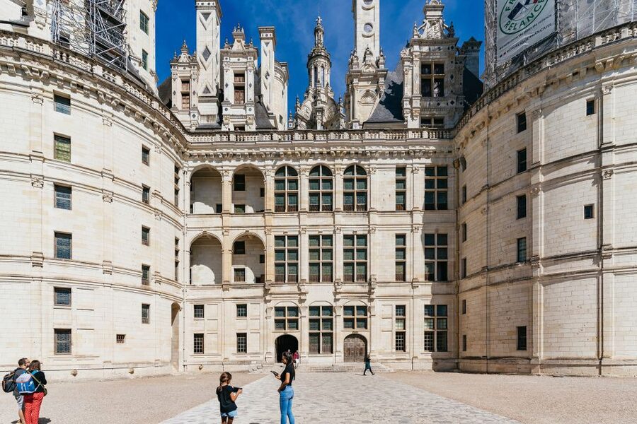 From Paris: Loire Valley Castles Day Trip With Wine Tasting - What the self-guided format means for you