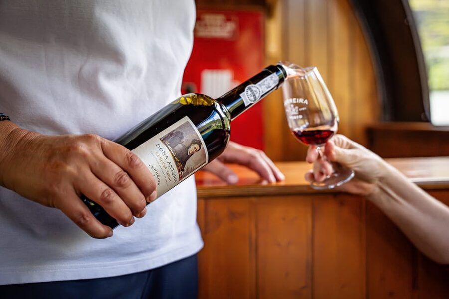 From Pinhão: Douro Valley Rabelo Boat Tour with Port Wine - From Pinhão to the first quintas