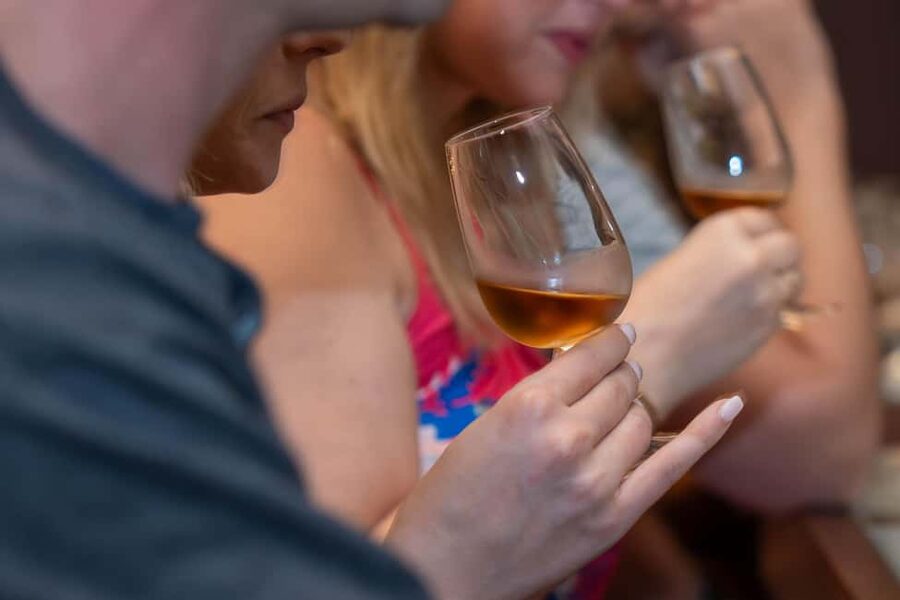 From Porto: Douro Valley Wine Tour with Lunch and Cruise - The second tasting adds contrast