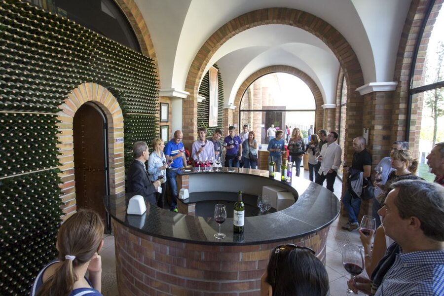 From San Sebastian/Bilbao/Vitoria: La Rioja Wineries Tour - Two wineries, two ways to make Rioja