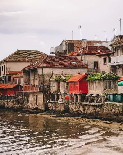 From Santiago: Rías Baixas Tour with boat trip and winery - The guide makes a real difference