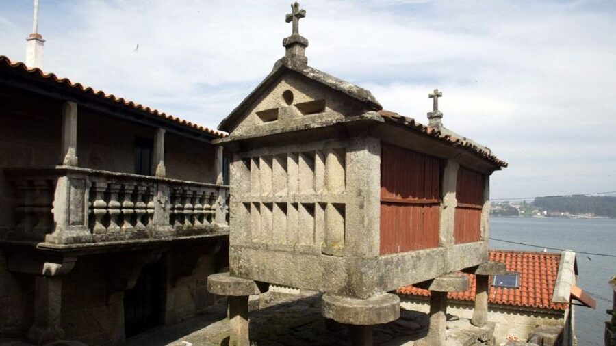 From Santiago: Tour to Rias Baixas with Boat Trip and Winery - What is included, and what you still pay for