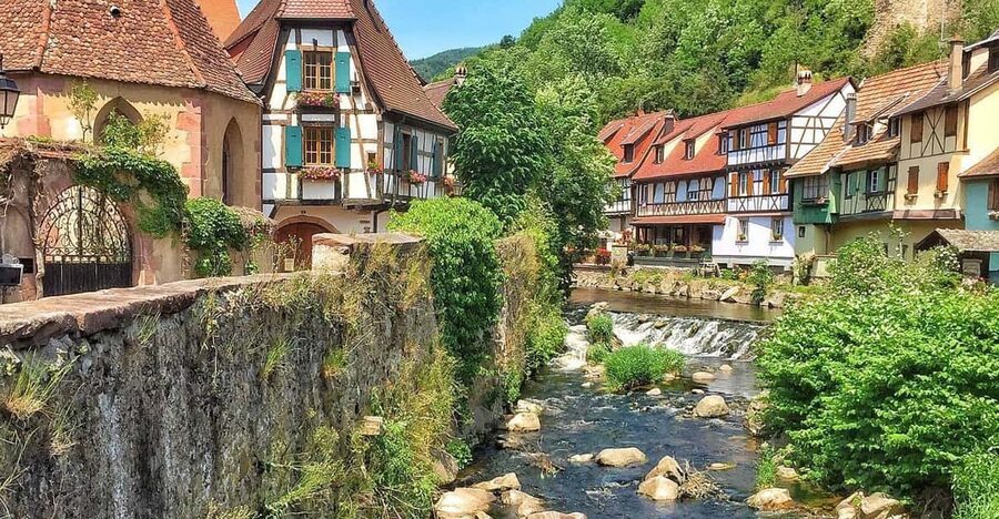 From Strasbourg: Medieval Villages & Wine Tasting Day Trip - Hunawihr and the fountain photo stop