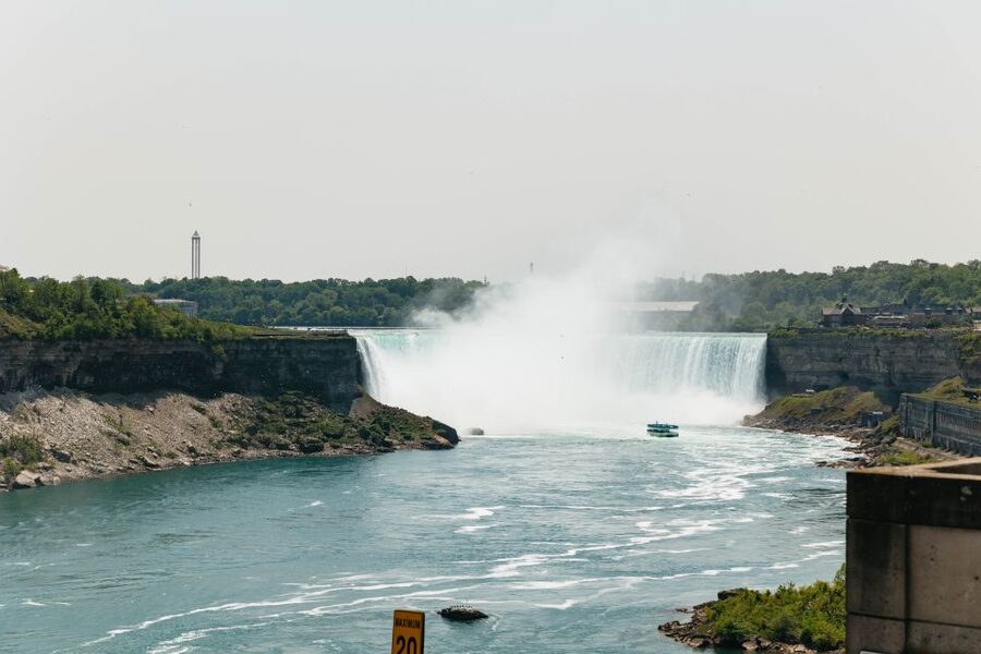 From Toronto: Niagara Falls + Winery, Cruise, & Lunch Option - Who should choose this Niagara Falls tour?