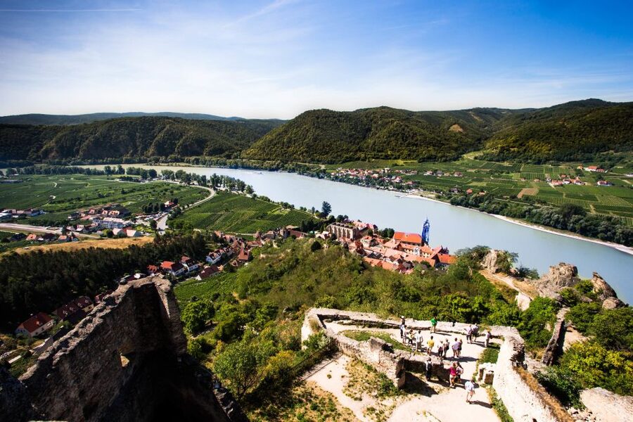 From Vienna: Wachau Valley Day Tour with Wine Tasting - The first tasting: Austrian wine without the fuss