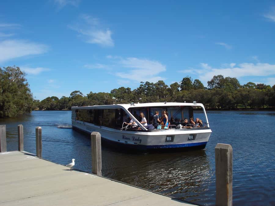 Full-Day Swan Valley Wineries with Lunch and River Cruise - Mandoon Estate adds a second point of comparison