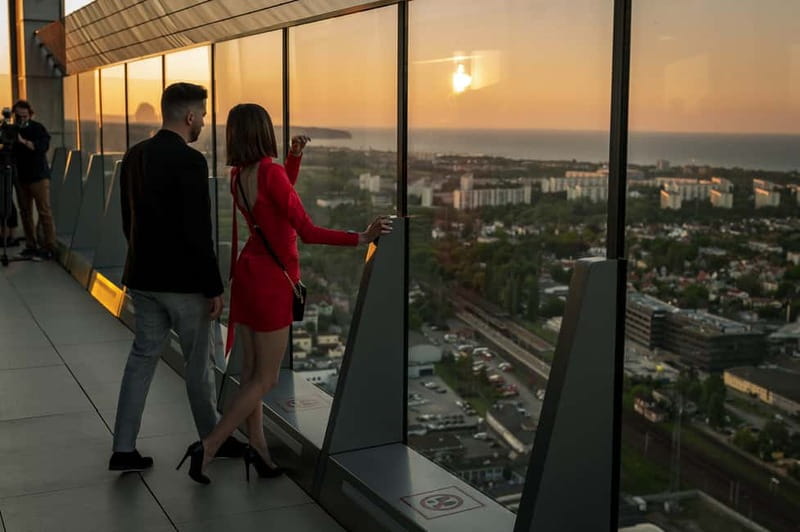 Gdańsk: Olivia Star Sky-High Views, Dinner, and Cocktails - Olivia Star gives Gdańsk a high-altitude dinner stop