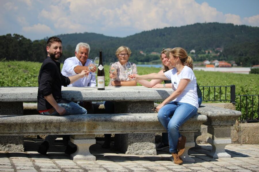 Granbazán Winery: Guided Tour and Wine Tasting - What the Guide Adds to the Experience