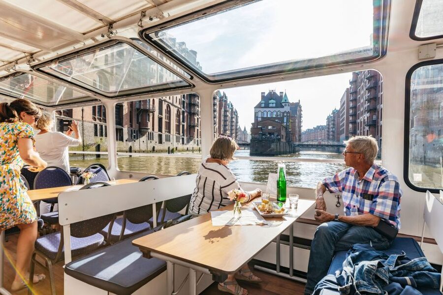 Hamburg: Harbor Cruise with Wine and Cheese - A wine cruise through Hamburg’s working harbor