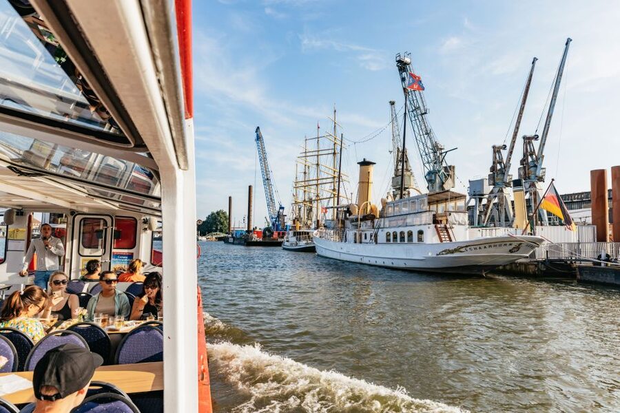 Hamburg: Harbor Cruise with Wine and Cheese - German commentary and what English speakers should expect