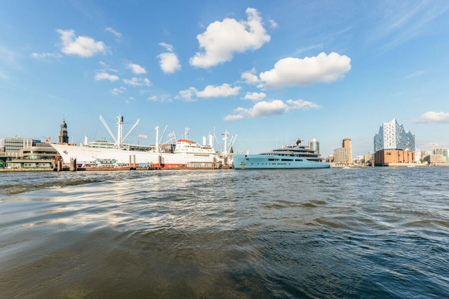 Hamburg: Harbor Cruise with Wine and Cheese - Weather, party groups, and accessibility