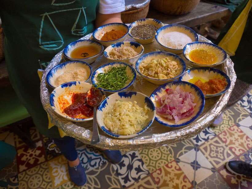 Hoi An: Sunset Food Tasting Tour - Sweets, sesame, and a local drink