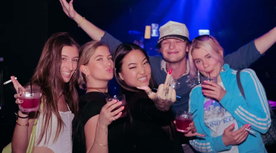 Hong Kong: 3-Hour Lan Kwai Fong Pub Crawl - What happens at the three bars