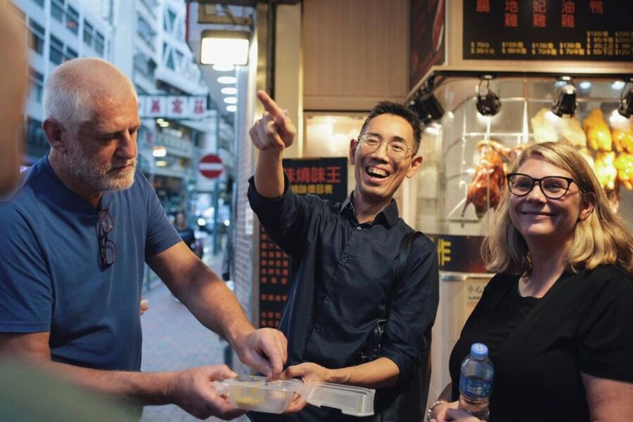 Hong Kong: Street Food Tasting Tour in Old Town Central - Riding the Central-Mid-Levels Escalators